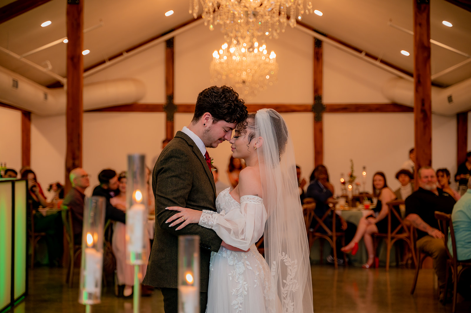 Hera's Haven has an air conditioned reception hall to help keep your wedding party as comfortable as possible as you dance the night away after you wedding in Italy Texas